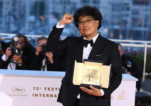 韩国第一个获得戛纳电影节的导演?