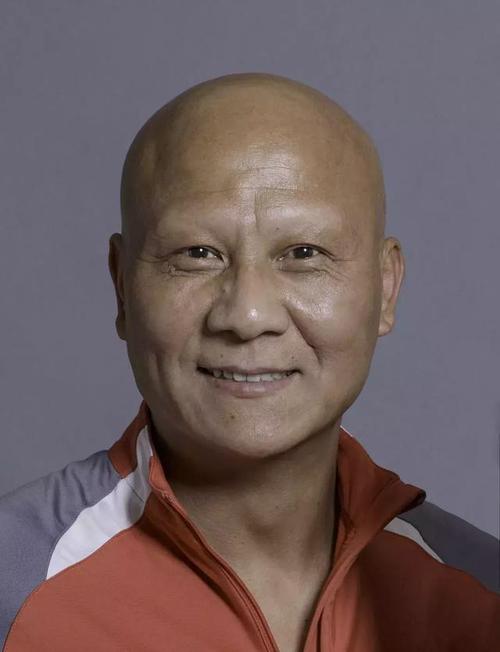 在许多武打影视剧中一直扮演反派恶霸角色的那个光头男演员叫什么名字？