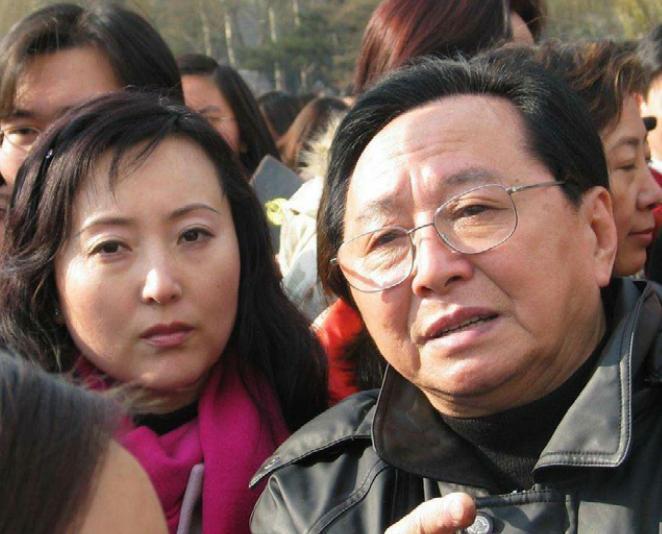 87红楼梦导演?