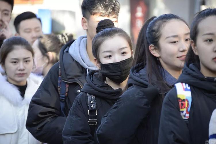 没艺考没上艺校能拍戏/演戏吗?读过艺校的去试镜导演会给他试镜成功的几率大些吗?拍戏需要哪些要求吗?