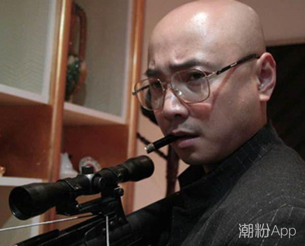 疯狂的石头眼镜男真名?