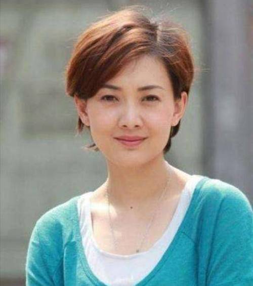 牛莉是冯巩儿媳吗？