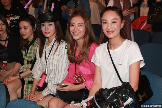 郑希怡和陈小春一起的电影？三五成群女学生扮演者？ 