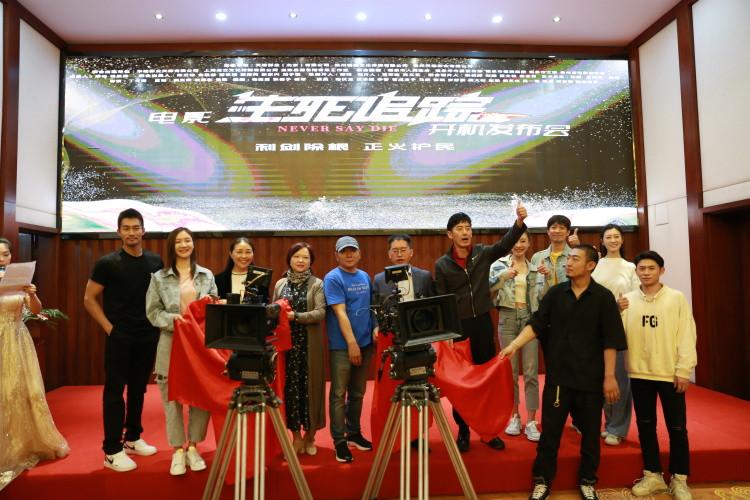 窃窃私语相关作品？生死回放导演 