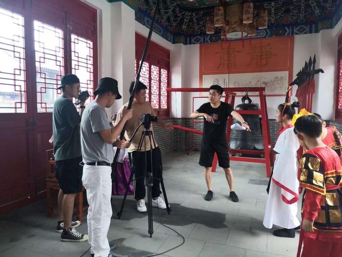 导演组都有什么职位?临时加戏什么意思?