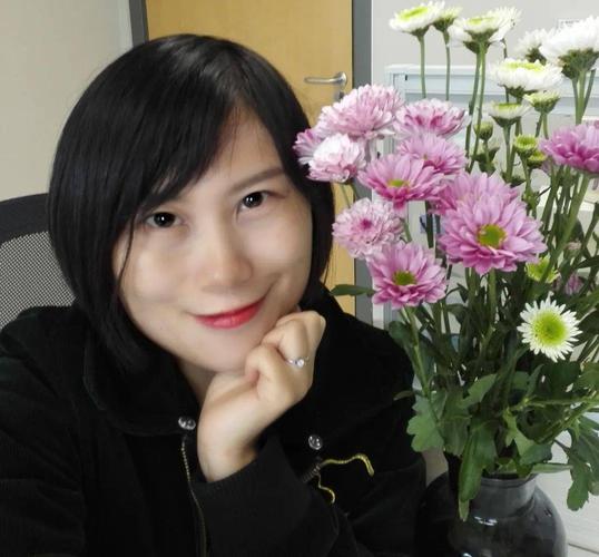 李琳醉酒抱韩东是什么电视？谢文东里的小玉小美扮演者？ 