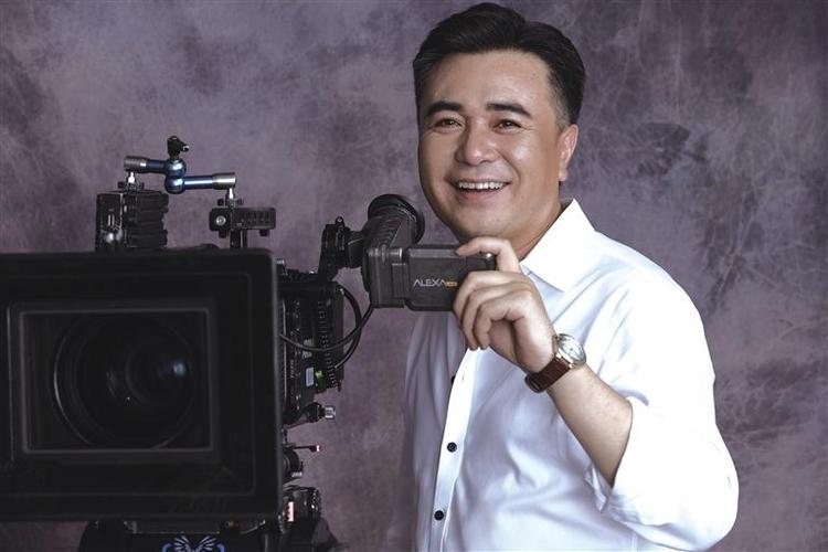 张万宏是国家一级导演吗?导演张忠的个人资料