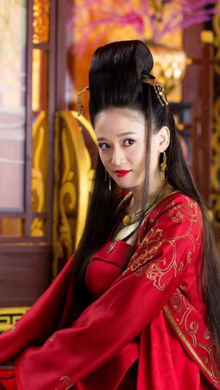 央视版笑傲江湖谁的导演?陈乔恩版的笑傲江湖导演是谁?