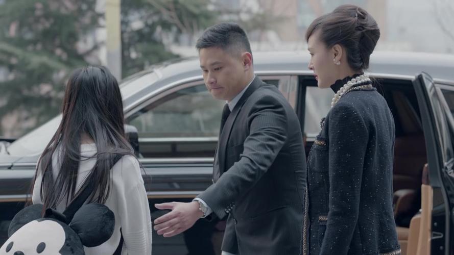 长夏未央上映了吗?求一部电影,好像是日本的。大概剧情是女主角是个白领,乘电梯层数高了,就会出现幻觉?
