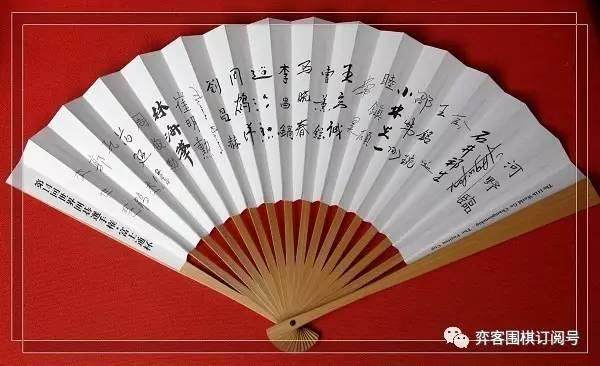 扇子上写什么字最霸气?壮志潜龙的导演是谁