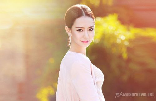 歌手任然是哪个公司的?戚薇是哪里人?干什么的?
