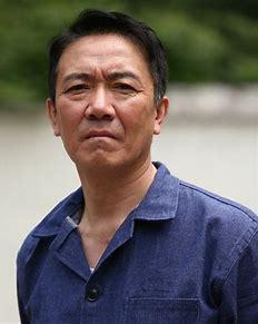姓李的老戏骨男演员？姓李姓陈姓何姓王的男导演有哪些？ 