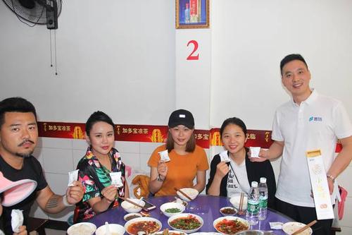 幸福耙耳朵杨逸的介绍？这个平凡的男子是谁导演的 