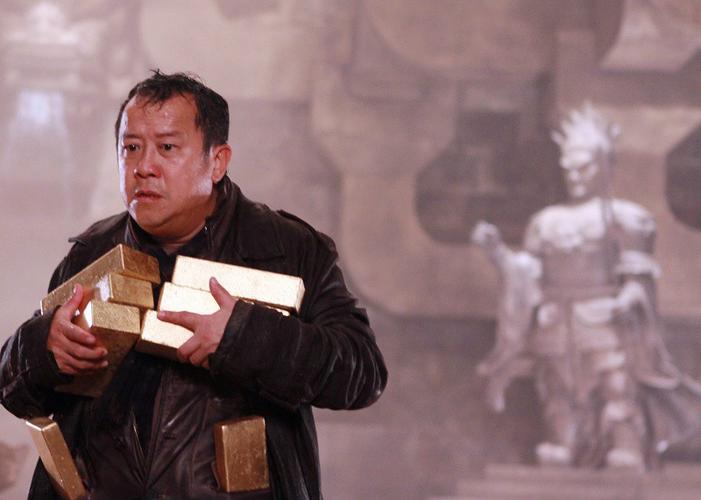 请问成龙和曾志伟一起演的一部在雪地里寻宝的电影叫什么?关于摩揭陀？张一山饰演邓铭恩是那部剧？ 