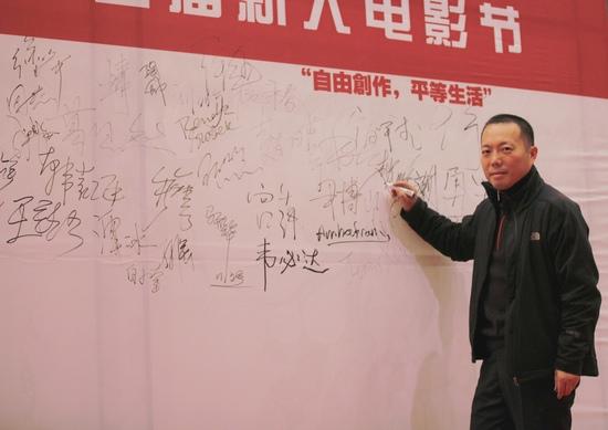 瑶梅是什么？做电影导演胡的逍历史 
