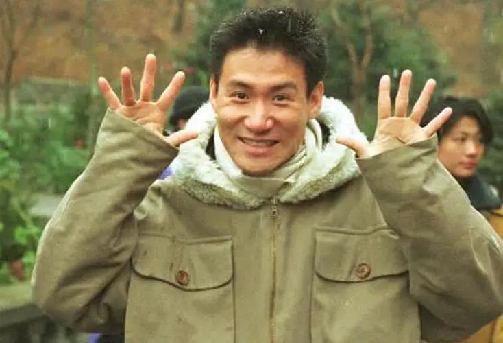 见一次我亲一次是什么电视剧?张学智导演是张学友的亲哥哥吗?