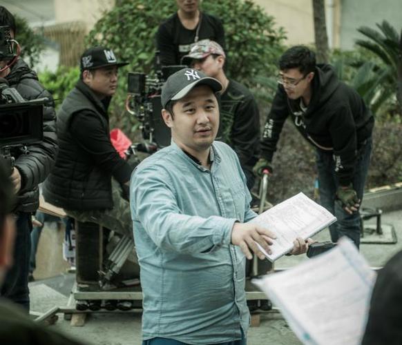 拍一部电影是谁出资拍摄?是导演还是制片人?赚的钱谁分最多?导演系是干嘛的,专门做什么学什么?