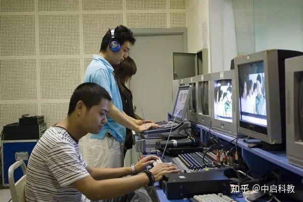 编导专业不是名校出来好就业吗?导演创作的基础和依据是什么?