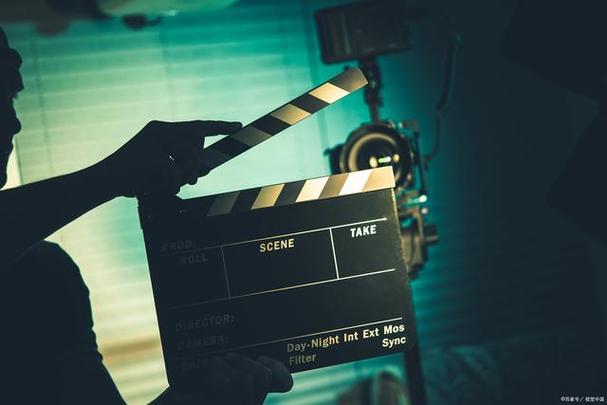 编导专业不是名校出来好就业吗？导演创作的基础和依据是什么？ 