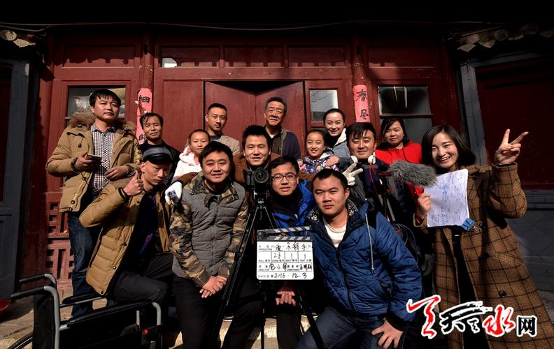 60一70年代的爱情电影?导演、主演、群众演员、剧组工作人员他们的伙食都一样吗?