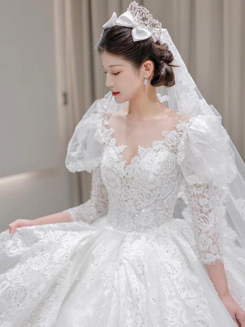 瑜火蕾丝这个名字的由来?婚纱头上戴的叫什么?