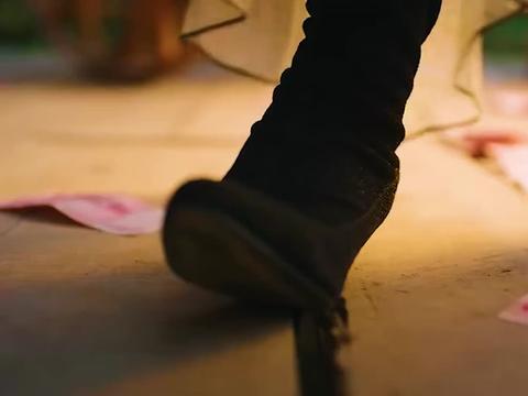 司藤第一集鞋子是什么牌子的?潘一导演