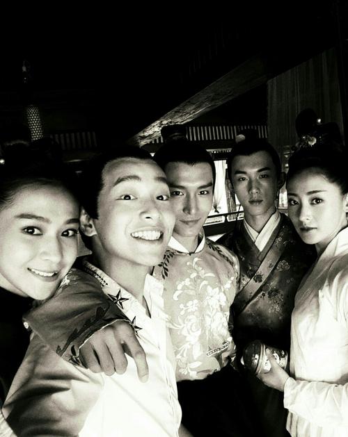 为什么说xun是导演？太子妃升职记太子知道女主是男的吗？ 