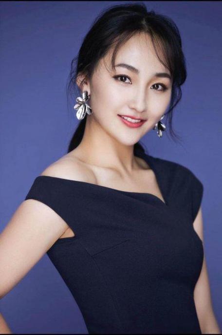 名字带娅的女歌手？鼓楼外菊花扮演者是谁？ 