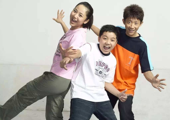 家有儿女第一部玲玲扮演者?家有儿女是哪年的拍的?