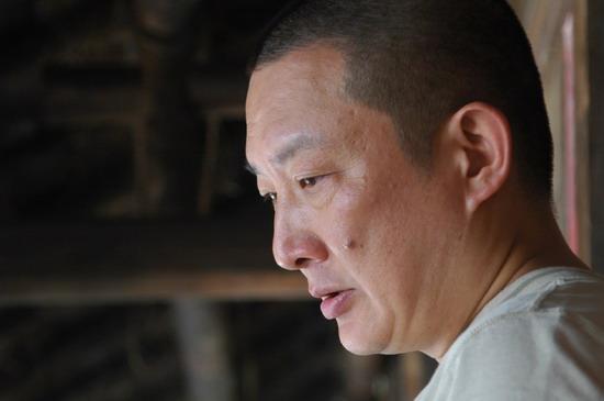 中国往事电视剧中耳朵的扮演者的详细资料?北京人艺导演排名?