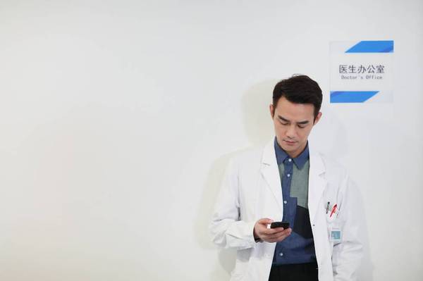 电影东华和赵医生是邻居是什么电影?张长征 导演