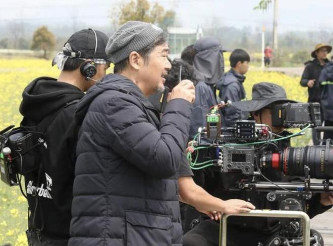 拍一部电影是谁出资拍摄?是导演还是制片人?赚的钱谁分最多？拍电影电视剧的演员的工资都是根据什么来拿的？ 