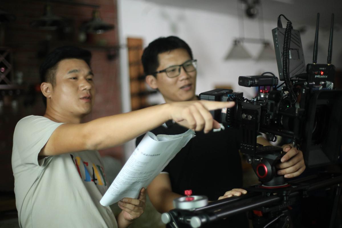 “副导演”是干什么的?导演和副导演具体职责的区别?