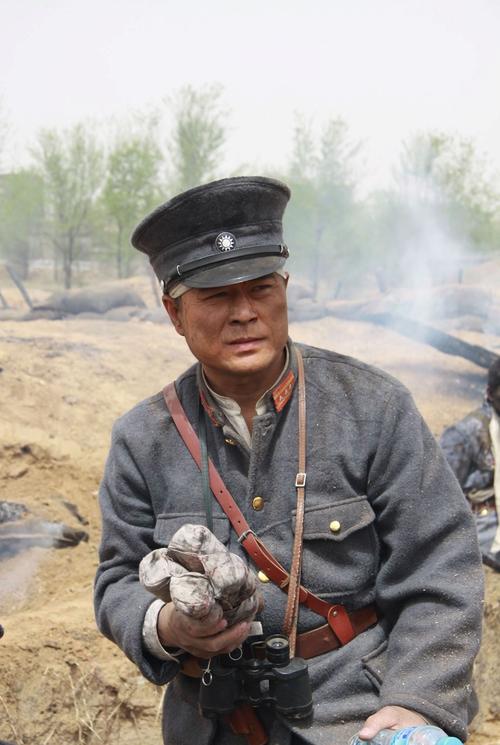 铁血江桥电影制片人?铁血江桥电影里的滕仁厚是谁?