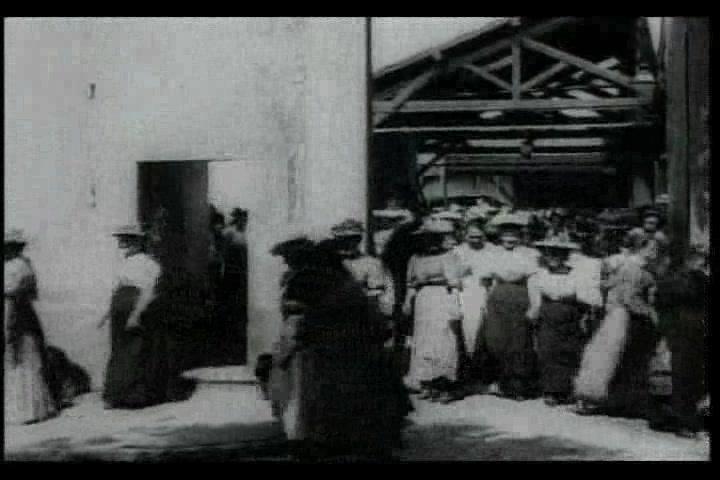 几年几月几日卢米埃尔兄弟第一次放映自己拍摄的《工厂大门》？一句顶一万句电影与小说的区别？ 