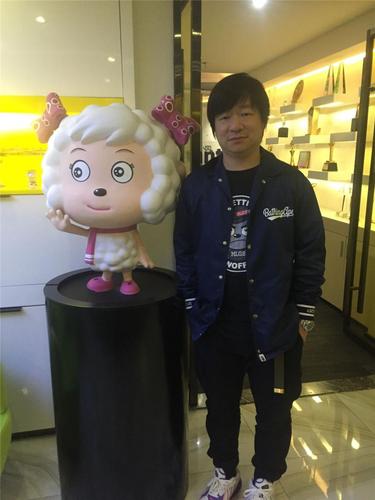 喜羊羊与灰太狼的编剧是余华吗？熊出没导演和喜羊羊导演认识吗？ 