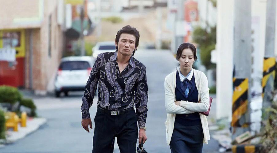 严仁英和周轻云是什么电视剧？方中信在一部电影里爱上一个女人是混混,那部电影叫什么？ 