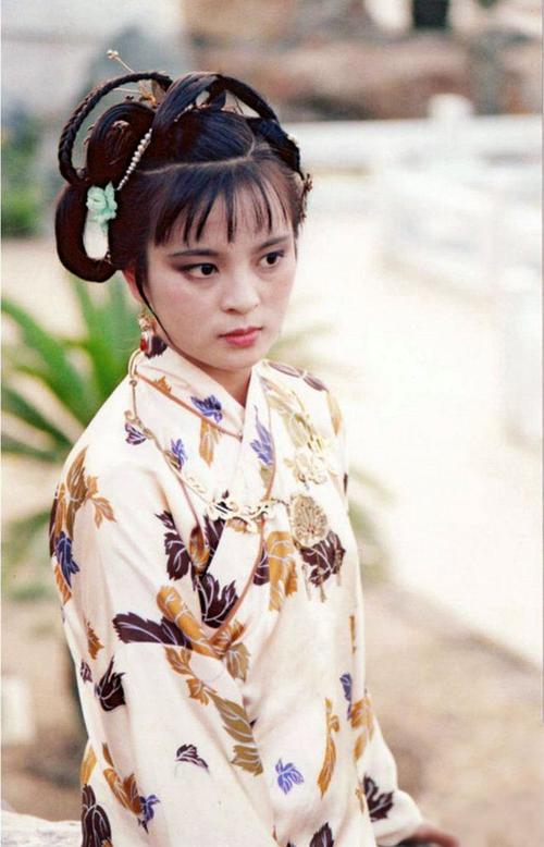 电影版红楼梦导演是谁?风吹半夏是李湘的制片人吗?