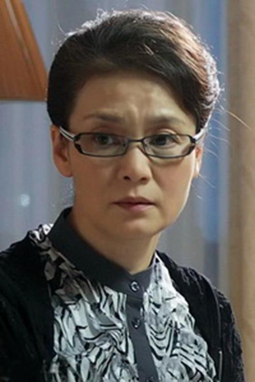 何冰和潘虹演的电视剧？儿女传奇之猫鼠游戏女主角是谁？ 