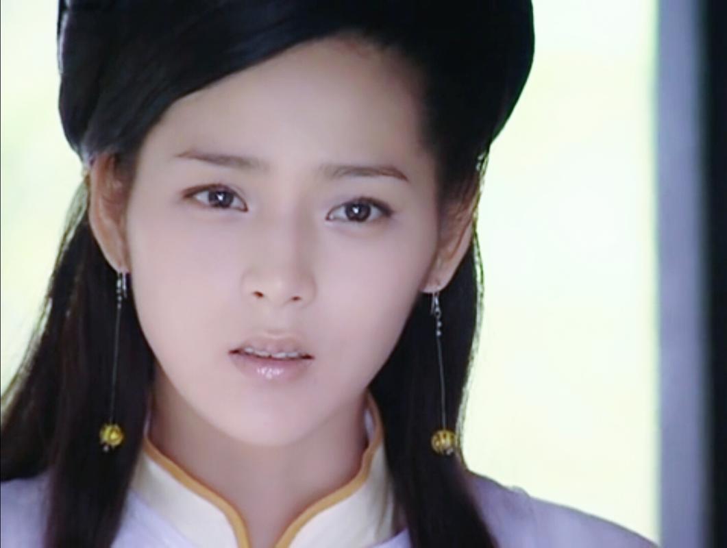 新版宝莲灯中三圣母饰演者是谁,能提供点资料么?新宝莲灯导演是谁?