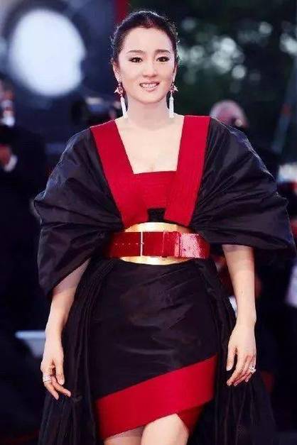 巩俐是法国人吗?西游记女儿国电影国师扮演者?