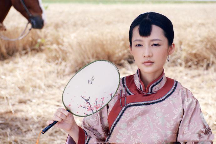 儿女传奇之猫鼠游戏女主角是谁？李沁演的电视剧白鹿原导演？ 