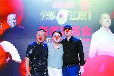 宋丹丹郭德纲冯小刚的节目叫啥名？笑傲江湖说话结巴女演员？ 