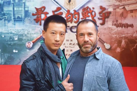 尼克开车遇到龙卷风是什么电影？闫冰导演个人资料 