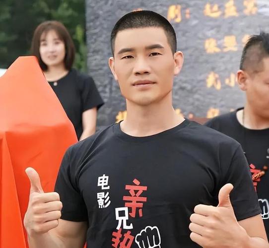 谢孟伟是哪年出生的？谢孟伟的逆战开始放映没有？ 