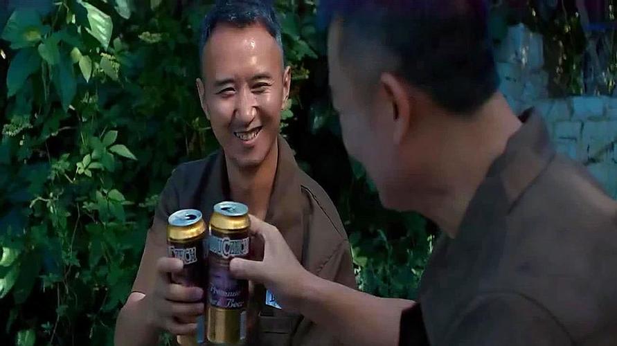 赤血龙鳞十三的扮演者？小伙喝了药酒震塌房子是什么电影？ 