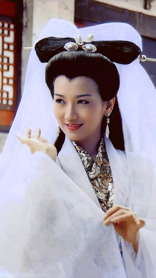 白头发的导演?赵雅芝白素贞几年拍的?