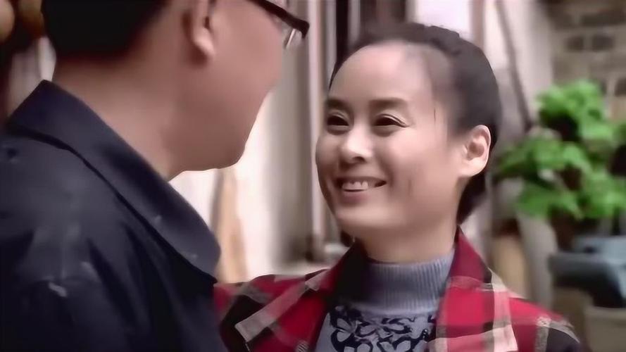 野鸭子凤姐扮演者是谁？请大家帮我找找电视连续剧大过年里的刘二军的真实姓名？ 