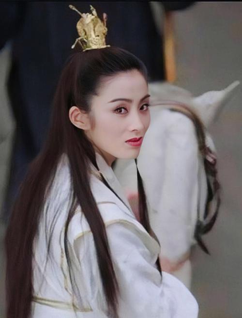 李连杰版倚天屠龙记赵敏扮演者？（赵敏导演）