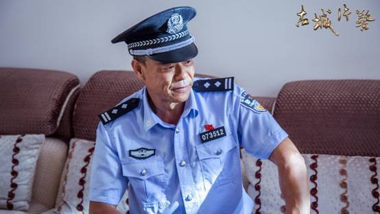 古城片警主题歌?(电影导演肖莫庸)